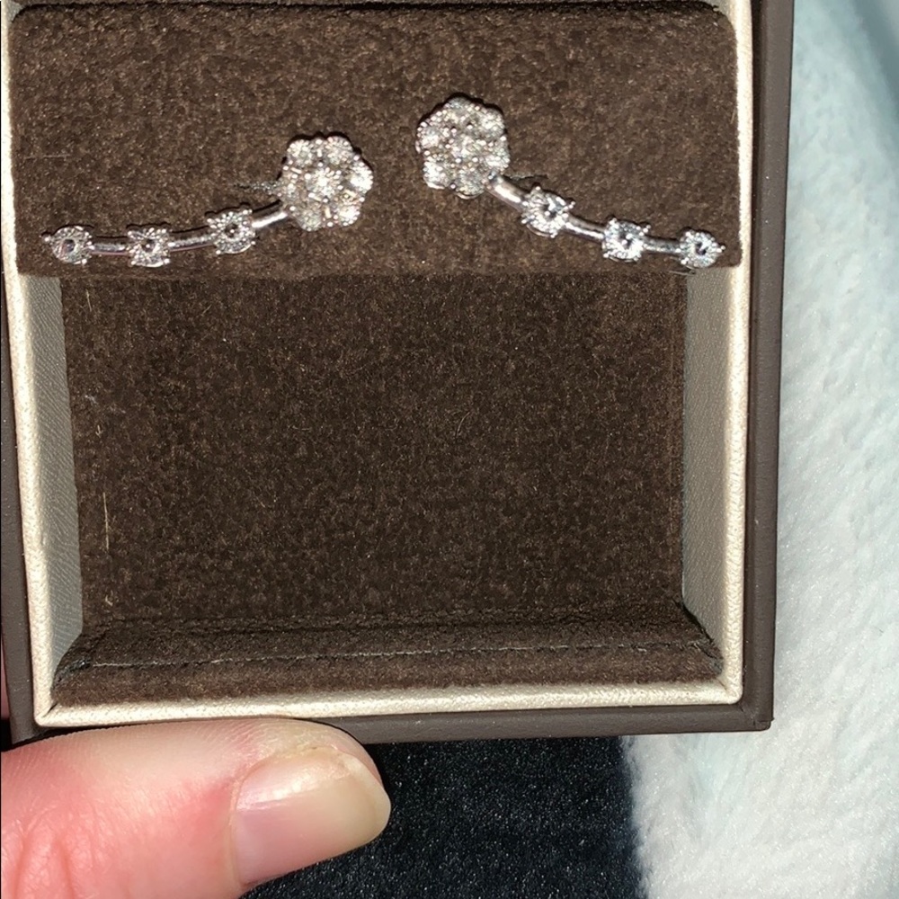 JARED DIAMOND CRAWLER EARRINGS GO PRICE FIRM